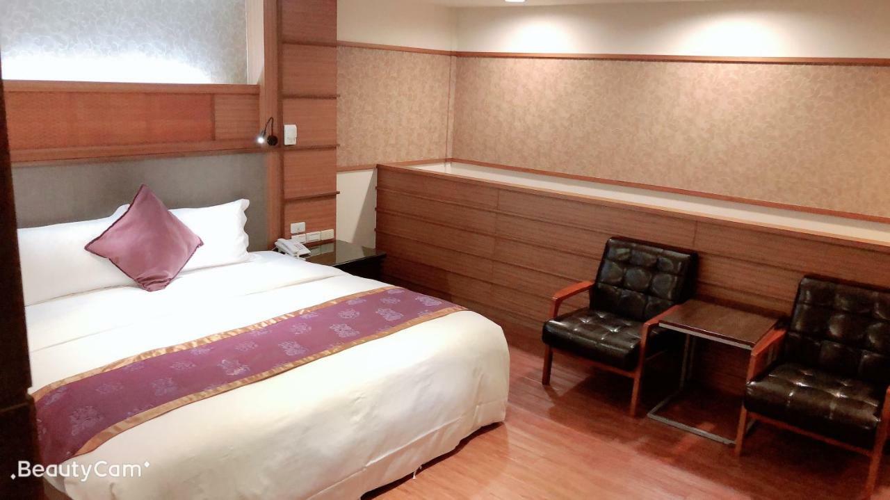 Jungle City Motel Chiayi City Exterior photo